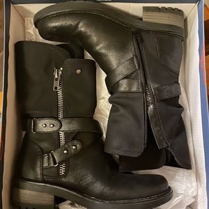 Like new Carlos Santana Moto boots…great condition!